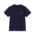 T-shirt da uomo scura con taschino