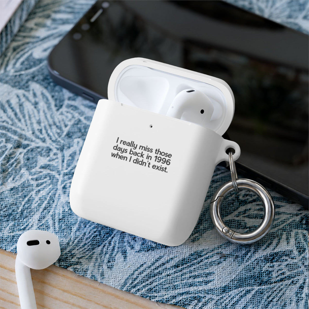 Custodia per AirPods «Nostalgic Void»