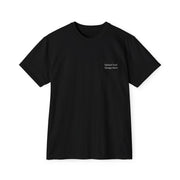T-shirt da uomo scura con taschino