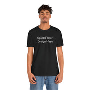 T-shirt da uomo scura con grafica personalizzata