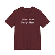 T-shirt da uomo scura con grafica personalizzata