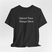 T-shirt da uomo scura con grafica personalizzata