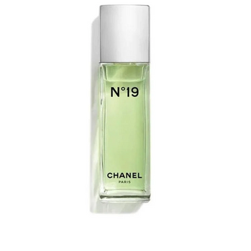 Chanel N° 19 Eau de Toilette donna, fragranza floreale e legnosa con note verdi, fiori bianchi e un carattere raffinato.