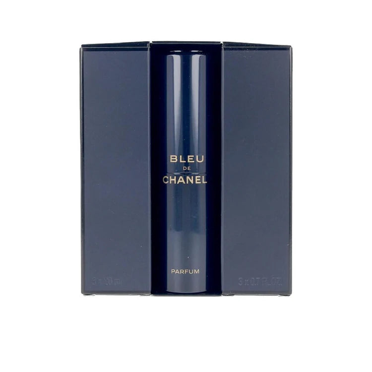 Chanel Bleu Eau de Parfum uomo ricaricabile, fragranza legnosa e aromatica con limone, pompelmo, menta, patchouli e note ambrate.